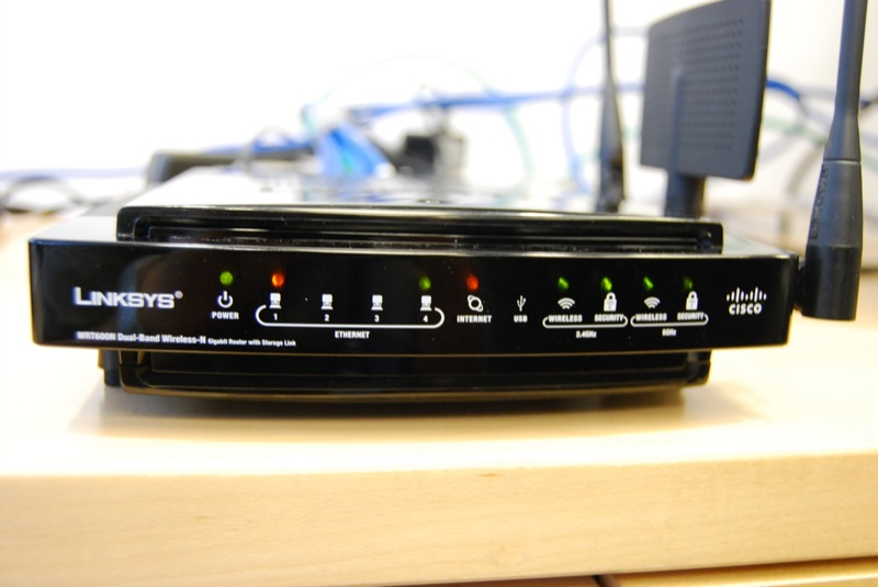 Illustration for article titled Hands On New Cisco Linksys Wireless-N Media Center Extenders (Plus: Some Tasty New N-Friendly Toys)